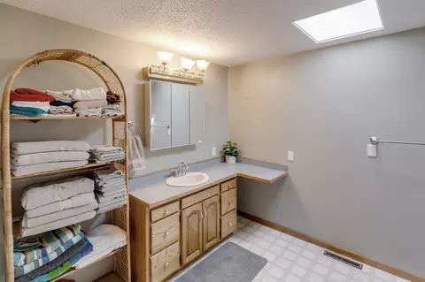 Bath - 1214 14th Ave NE, Brainerd, MN 56401 photo 2 of 4