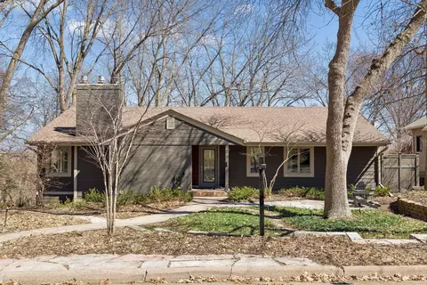 590 Montcalm Pl, Saint Paul, MN 55116
