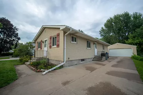 2092 N Ivy St, North Saint Paul, MN 55109