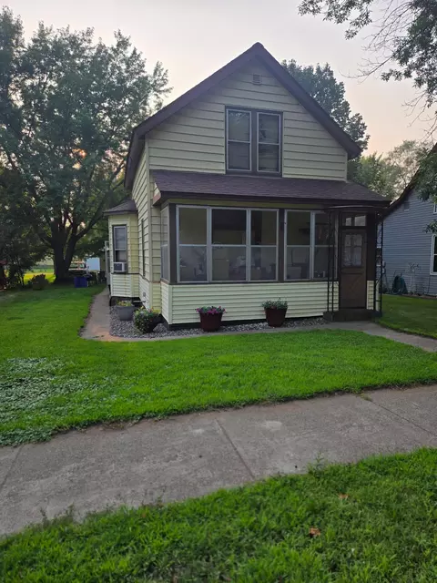 725 7th St NE, Little Falls, MN 56345