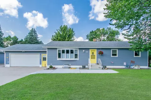 205 Prairie Ave NE, Staples, MN 56479