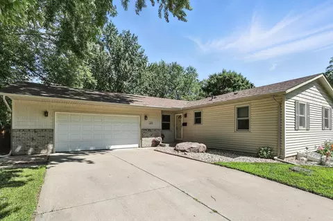 1075 Harrison St S, Shakopee, MN 55379