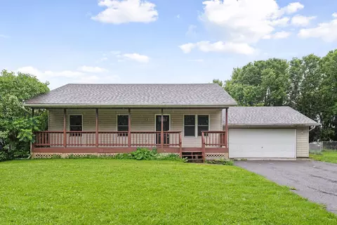 640 W 10th St, Rush City, MN 55069