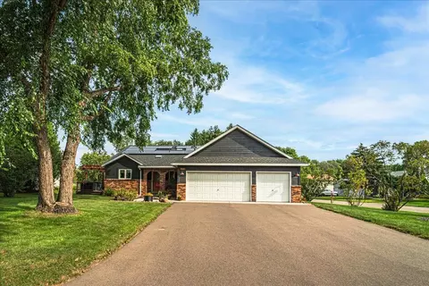 7602 26th St N, Oakdale, MN 55128