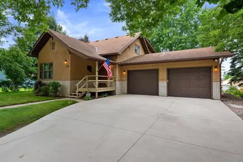 230 Excelsior Ave N, Annandale, MN 55302
