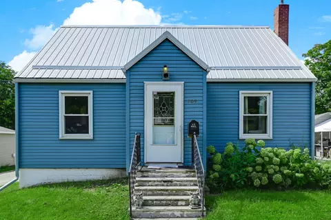 709 1st St N, Waterville, MN 56096