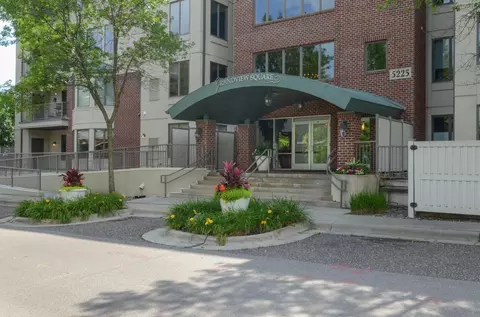 5225 Grandview Sq #114, Edina, MN 55436