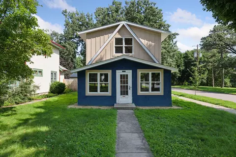 3726 E Minnehaha Pkwy, Minneapolis, MN 55406