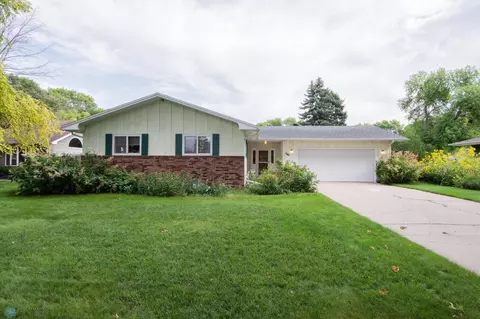 1543 24th Ave S, Fargo, ND 58103