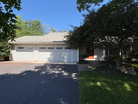 8335 135th St W, Apple Valley, MN 55124