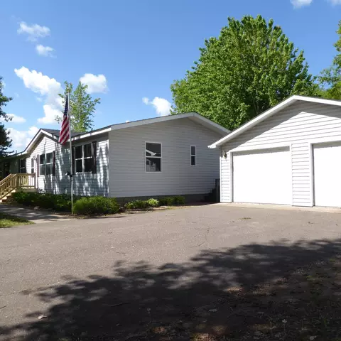 204 Sullivan Ave S, Hinckley, MN 55037