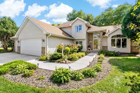 10085 Fox Run Rd, Woodbury, MN 55129