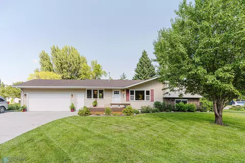 1656 W Gateway Cir S, Fargo, ND 58103