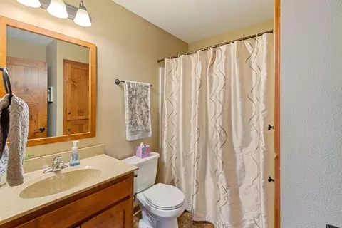 Bath - 193 Glenview Loop, Saint Cloud, MN 56303 photo 1 of 2