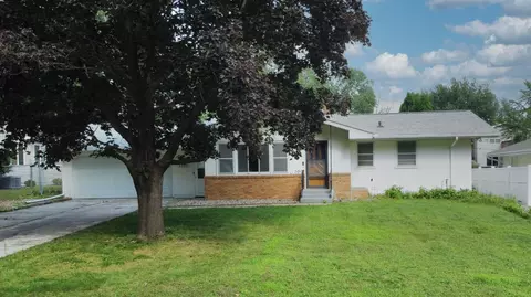 1700 Stanich Pl, Maplewood, MN 55109