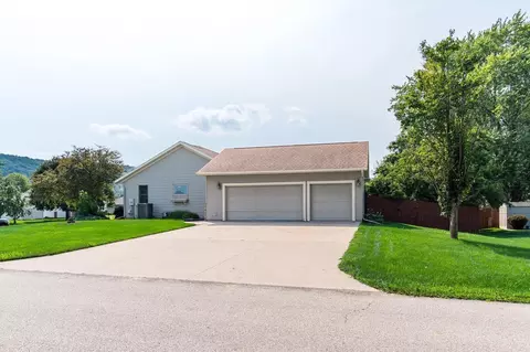 102 Dell Ave, La Crescent, MN 55947 photo 24