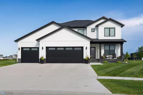 5606 43rd St S, Fargo, ND 58104