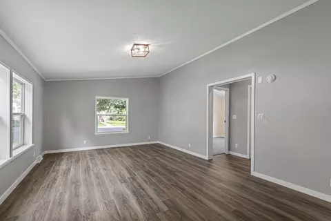 Living - 322 Park Row, Saint Peter, MN 56082 photo 6 of 7