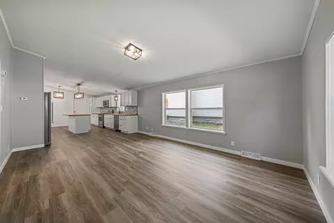 Living - 322 Park Row, Saint Peter, MN 56082 photo 4 of 7