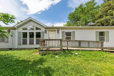Exterior - 322 Park Row, Saint Peter, MN 56082 photo 3 of 4