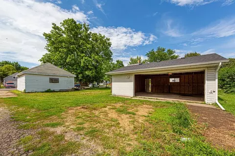 Exterior - 322 Park Row, Saint Peter, MN 56082 photo 4 of 4