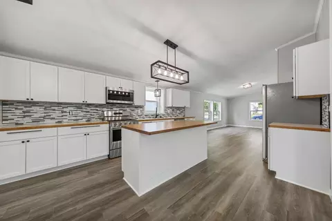 Kitchen - 322 Park Row, Saint Peter, MN 56082 photo 3 of 7