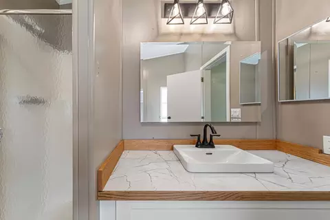 Bath - 322 Park Row, Saint Peter, MN 56082 photo 2 of 4