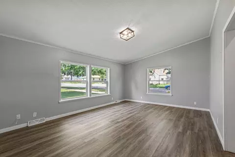 Living - 322 Park Row, Saint Peter, MN 56082 photo 3 of 7