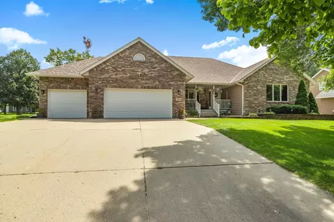 1904 Red Fox Rd, Saint Cloud, MN 56301