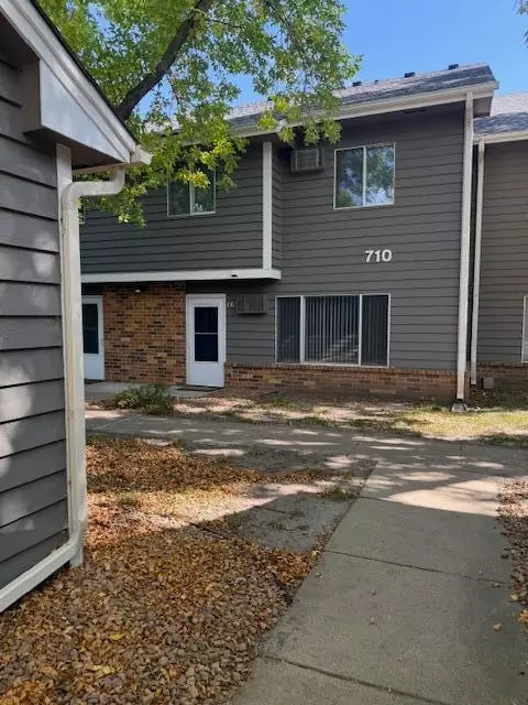 710 W Village Rd #105, Chanhassen, MN 55317