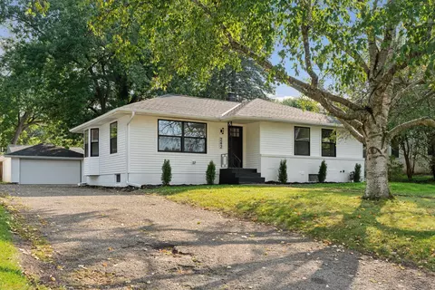 242 Butler Ave W, West Saint Paul, MN 55118