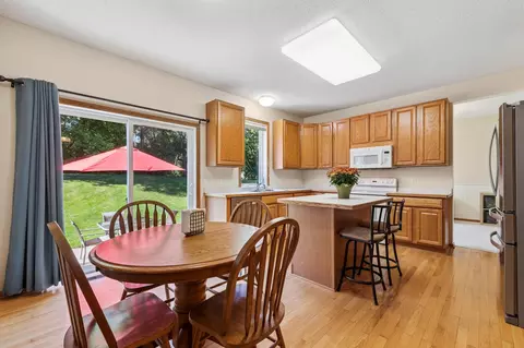 4115 Oakbrooke Curv, Eagan, MN 55122 photo 11