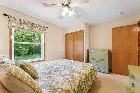 4115 Oakbrooke Curv, Eagan, MN 55122 photo 20