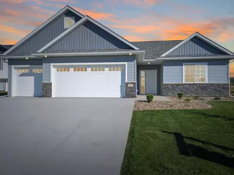 106 Fairway St, Zumbrota, MN 55992