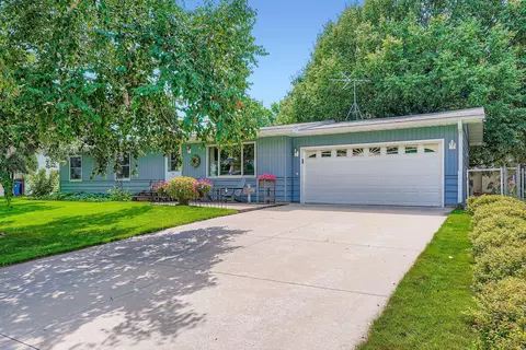 1946 11th Ave E, Shakopee, MN 55379