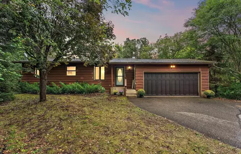 827 Badlands Rd, Hudson, WI 54016