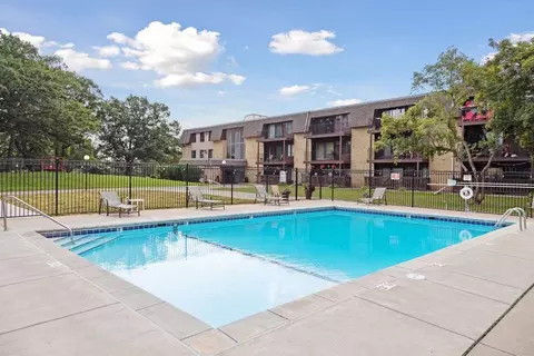 3399 Kent St #211, Shoreview, MN 55126