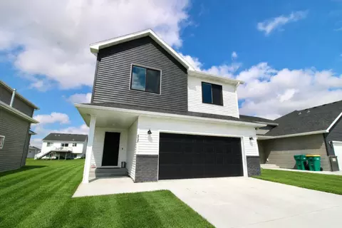 6737 71st Ave S, Horace, ND 58047