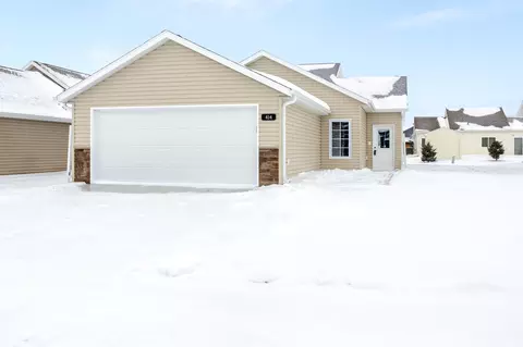414 Westview Ln E, West Fargo, ND 58078