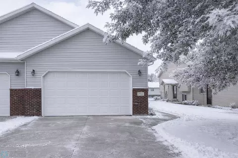 2714 Wheatland Dr S, Fargo, ND 58103