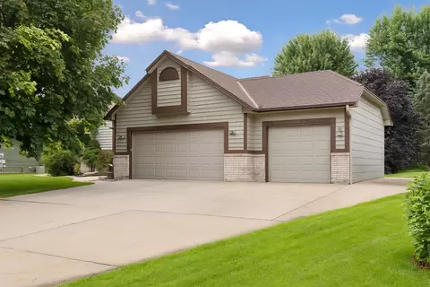 462 Hawthorn Rd, Lino Lakes, MN 55014