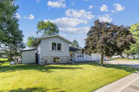 218 Jeanne Ave E, Eden Valley, MN 55329