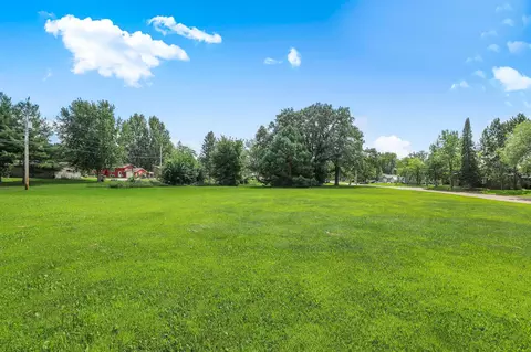 605 8th St SW, Little Falls, MN 56345
