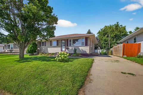 2019 15th St NW, Rochester, MN 55901