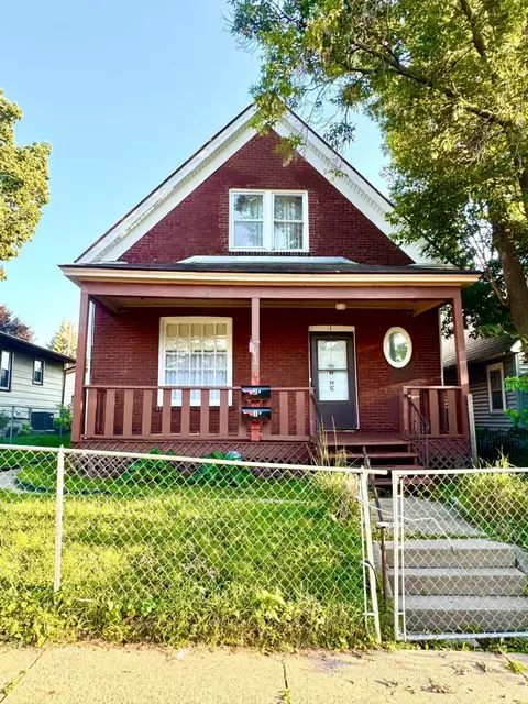 672 Case Ave, Saint Paul, MN 55106