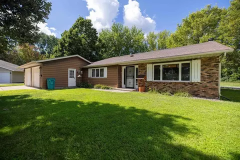 320 9th Ave NW, Waseca, MN 56093