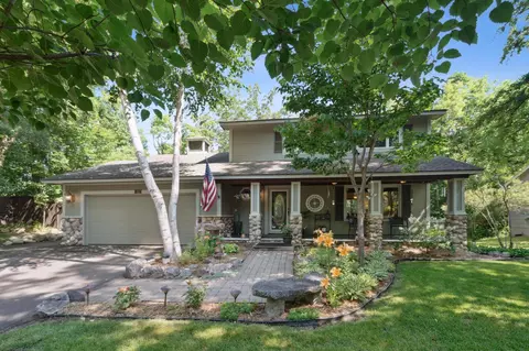 760 Bighorn Dr, Chanhassen, MN 55317