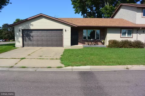 901 Vinton Ave, Glencoe, MN 55336