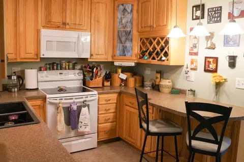 Kitchen - 43 E Niagara St, Duluth, MN 55811 photo 2 of 4
