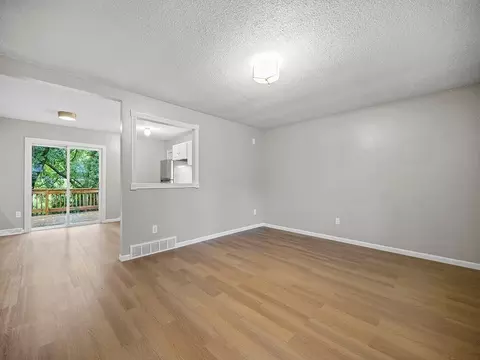 Living - 517 Ladonna Ln, Faribault, MN 55021 photo 1 of 3